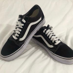 VANS OLD SKOOL SNEAKERS